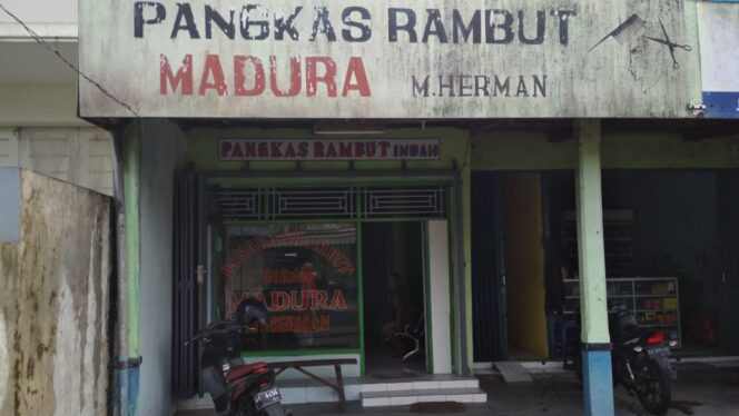 
					Tukang Cukur Madura: Kisah Merantau Demi Gunting Cuan