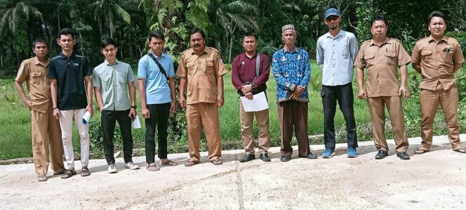 
					Desa Tirta Mulya Monev Pembangunan Fisik: Jalan Rabat Beton Rampung 95%