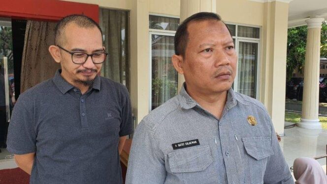 
					<em>Kepala Diskominfo Kabupaten Majalengka, Gatot Sulaeman (kanan). Diskominfo Kabupaten Majalengka memastikan 343 desa dan kelurahan se-Kabupaten Majalengka bebas blank spot </em>