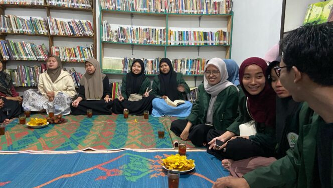 
					Menyelami Nilai Keluarga: Omah Sinau dan KKN UIN Gus Dur Gelar Kajian Kitab Taisirul Kholaq
