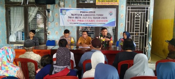 
					</em>Penyaluran BLT-DD di Desa Pematang Donok, Kecamatan Kabawetan, Kepahiang, Kamis (13/3/2025).</em>
