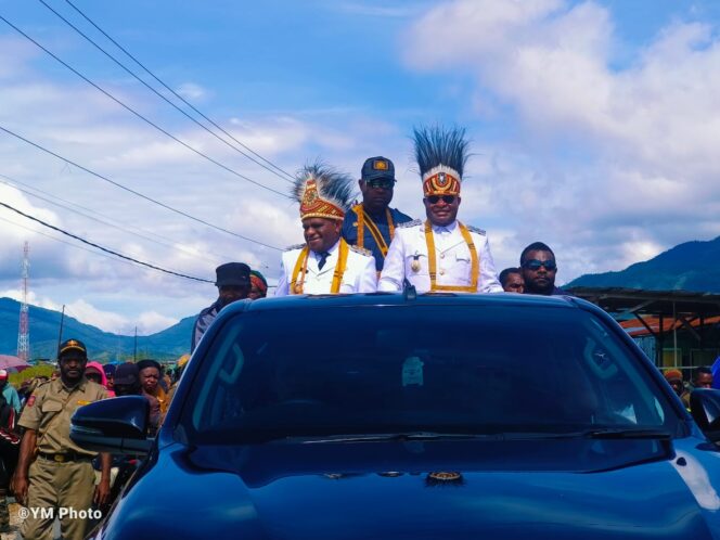 
					Usai Digembleng Akmil, Bupati Deiyai Disambut Tarian Kolosal Mee