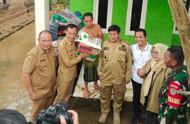
					Banjir Kabasiran: Sodetan Jadi Solusi, Warga Terima Bantuan