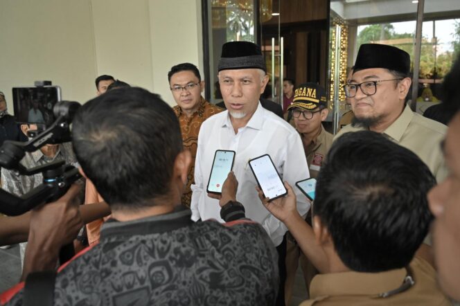 
					<em>Gubernur Sumbar, Mahyeldi, mengimbau masyarakat untuk meningkatkan kewaspadaan terhadap potensi bencana erupsi Gunung Marapi dan curah hujan tinggi, Kamis (20/3/2025).</em>