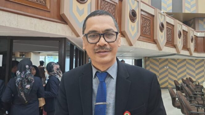 
					<em>Kepala Diskominfo Kaltim, Muhammad Faisal, menjelaskan rencana internet gratis di 841 desa, Jumat (14/3/2025).</em>