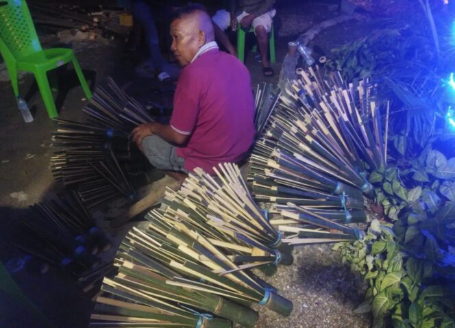 
					<em>Persiapan 1.000 lampion bambu yang akan hiasi Desa Huidu, Kecamatan Limboto Barat. (Image courtesy:Dulohupa)</em>