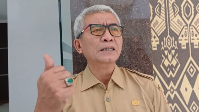 
					<em>Kepala Dinas PMD Lombok Timur, Salmun Rahman, menjelaskan alokasi 20% Dana Desa untuk BUMDes dalam rangka memperkuat ketahanan pangan desa. (Image courtesy: Insidelombok)</em>