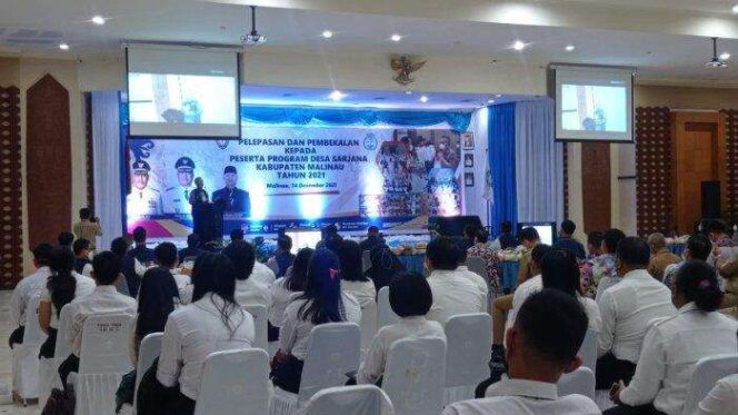 
					<em>Kepala DPMD Malinau, DR. Muhammad Fiteriyadi, menjelaskan peningkatan peserta Program Desa Sarjana (PDS) di Malinau. (Image courtesy: RRI)</em>