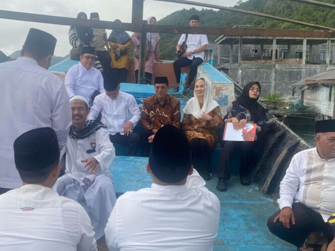 
					<em>Bupati Natuna Cen Sui Lan bersama Rombongan Hadiri Kegiatan Muhibah Ramadhan menggunakan Pompong Ke Desa Sededap Kecamatan Pulau Tiga</em>