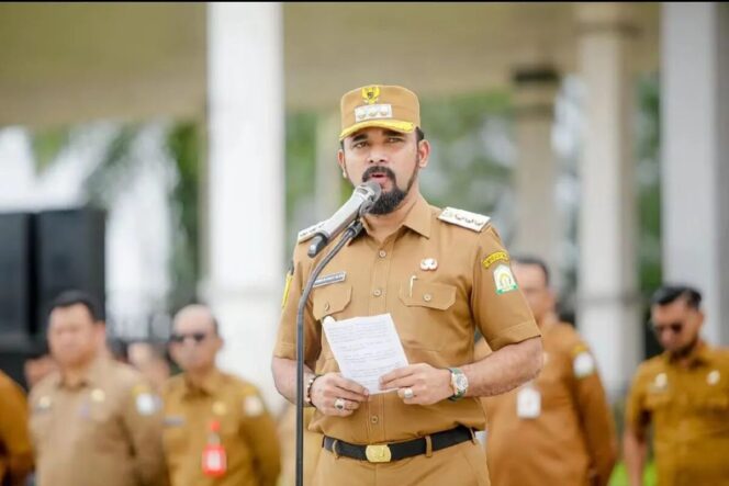 
					<em>Bupati Aceh Timur, Iskandar Usman Al-Farlaky, menyampaikan kebijakan pembatasan kegiatan bimbingan teknis (bimtek) yang dibiayai Dana Desa demi optimalisasi anggaran untuk kesejahteraan masyarakat.</em>