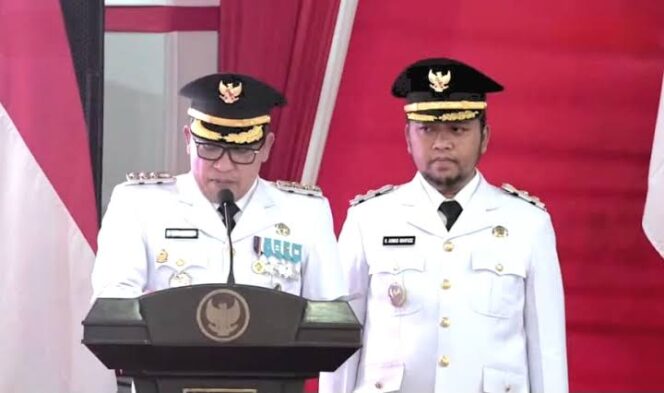 
					<em>Bupati dan Wakil Bupati Sampang, Slamet Junaidi-Ahmad Mahfud.</em>