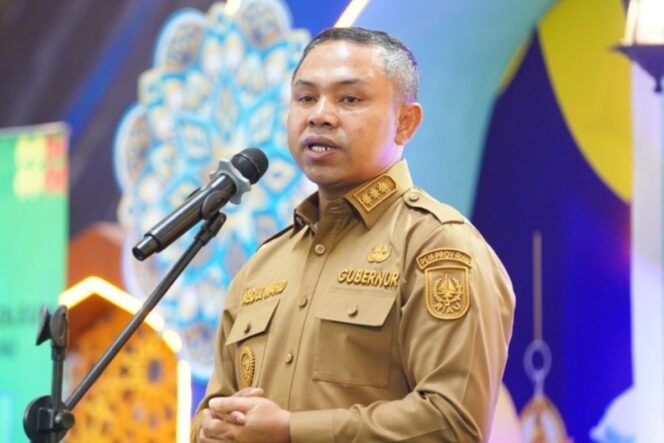 
					<em>Gubernur Riau Abdul Wahid memberikan keterangan pers terkait kepastian tidak adanya pemotongan dana desa di tengah defisit anggaran Provinsi Riau, di Pekanbaru. Kebijakan ini diambil untuk menjaga perputaran ekonomi di tingkat desa dan mendukung program-program prioritas lainnya.</em>