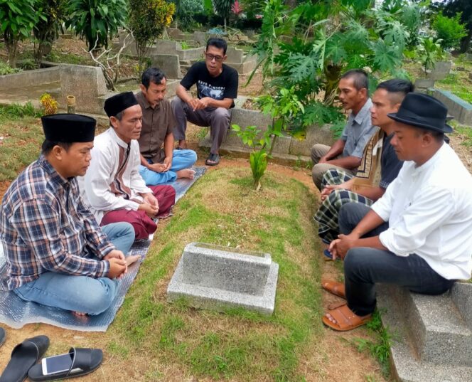 
					Warga Desa Cibunar Gelar Ziarah Penuh Haru Kenang Mantan Kades Merakyat