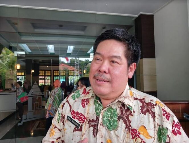 
					<em>Kepala Dinas Koperasi dan UKM Jawa Tengah, Eddy S Bramiyanto, memberikan keterangan terkait program Koperasi Desa Merah Putih.</em>