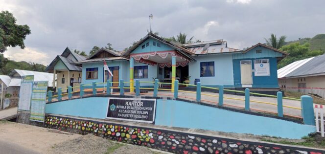 
					<em>Suasana kantor Desa Polohungo yang tampak kosong saat jam kerja, setelah rapat pembentukan Koperasi Merah Putih selesai. (Sumber: Istimewa)</em>