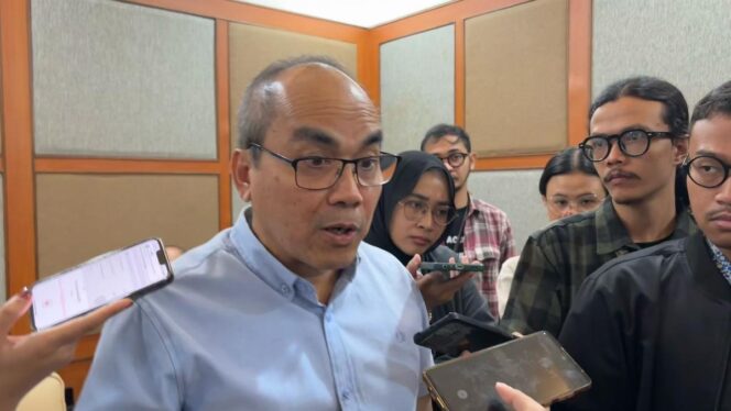 
					<em>Deputi Bidang Pengawasan Koperasi Kementerian Koperasi (Kemenkop), Herbert H. O. Siagian, menyampaikan keterangan pers mengenai potensi reformulasi dana desa untuk pembentukan 80.000 Koperasi Desa (KopDes) Merah Putih di Kantor Kemenkop, Jakarta, Kamis (17/4/2025).</em>