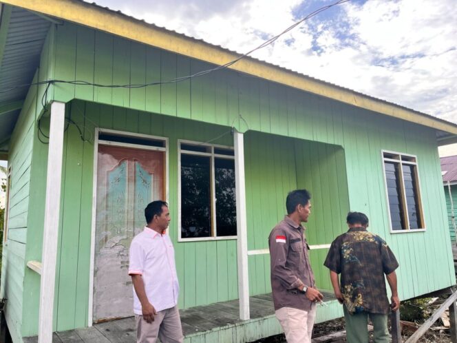 
					<em>Kondisi bangunan Puskesmas Pembantu (Pustu) di Dusun Lebion, Desa Tepian, Kecamatan Sembakung, Kabupaten Nunukan, Kalimantan Utara, yang belum beroperasi karena kekurangan tenaga kesehatan, Minggu (6/4/2025). (Sumber: Benuanta.co.id)</em>