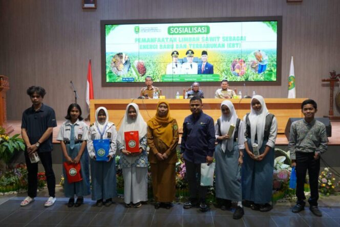 
					<em>Kepala Bagian SDA Kutim, Arif Nur Wahyuni, menyampaikan inisiatif pemanfaatan limbah cair kelapa sawit menjadi energi listrik dalam kegiatan di Kutai Timur, Selasa (6/6/2025). Langkah ini diharapkan dapat menerangi desa-desa yang belum teraliri listrik.</em>