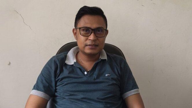 
					<em>Kepala Bidang Bina Pemerintahan Desa pada Dinas Pemberdayaan Masyarakat dan Desa (PMD) Belu, Yoseph G. Taolin, memberikan keterangan terkait progres pemekaran 18 desa persiapan di Kabupaten Belu yang hampir mencapai tahap akhir, Selasa (13/5/2025). Pemkab Belu tetap berkomitmen menuntaskan pemekaran demi peningkatan pelayanan dan pembangunan di wilayah tersebut. (POS-KUPANG.COM/AGUS TANGGUR)</em>