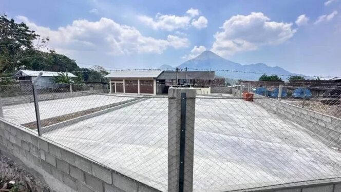 
					Gudang penggilingan padi dan lantai jemur bantuan Dana Desa di Desa Tamiajeng, Trawas, Mojokerto, menjadi motor penggerak kemandirian pangan dan peningkatan ekonomi masyarakat setempat melalui pengelolaan BUMDes.