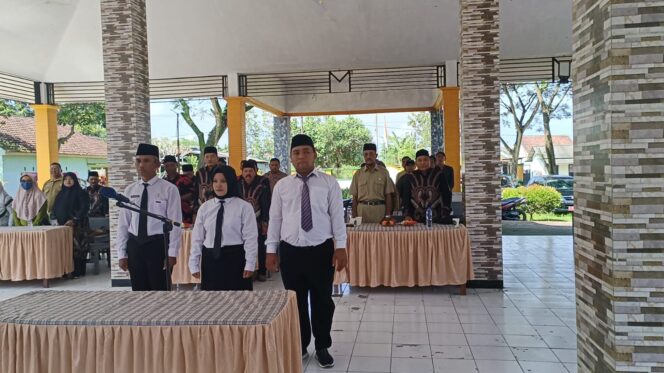 
					Suasana khidmat saat penetapan perangkat Desa Mangaran terpilih di Aula Balai Desa Mangaran, Selasa (20/05/2025).