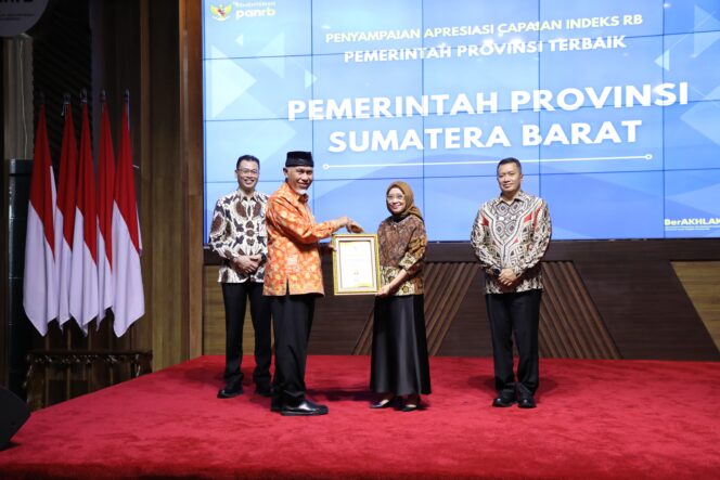 
					Sumbar Ukir Sejarah, Raih Predikat A Reformasi Birokrasi!