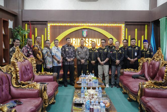 
					<em>Bupati Pringsewu, Riyanto, menerima audiensi dari DPD GRANAT Pringsewu di kantor bupati.</em>