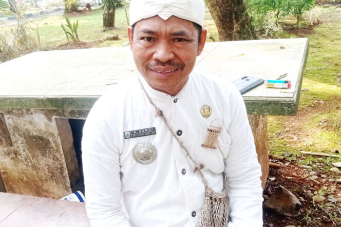 
					<em>Camat Cigemblong, Sardi, menyampaikan laporan positif mengenai peningkatan pendapatan ekonomi masyarakat di sembilan desa setelah pembangunan jalan berhotmix yang menghubungkan antarkecamatan di wilayah pedalaman Kabupaten Lebak, Banten.</em>