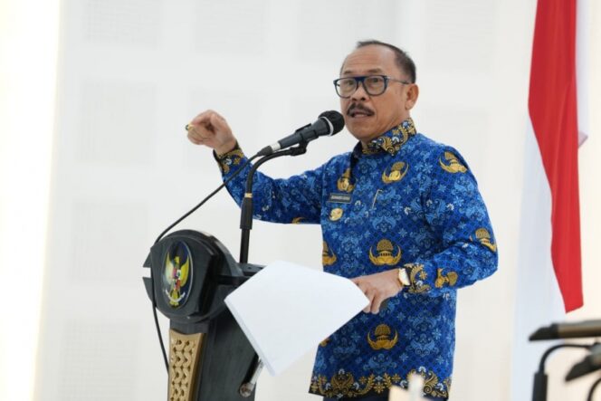 
					<em>Gubernur Sulawesi Barat, Suhardi Duka, menyatakan dukungan penuh pemerintah daerah terhadap pembentukan Koperasi Desa/Kelurahan Merah Putih di seluruh wilayah Sulbar.</em>