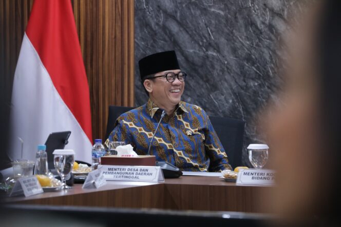 
					<em>Menteri Desa dan Pembangunan Daerah Tertinggal (Mendes PDT), Yandri Susanto, saat menghadiri rapat koordinasi terbatas (Rakortas) di Kemenko Pangan, Jakarta.</em>