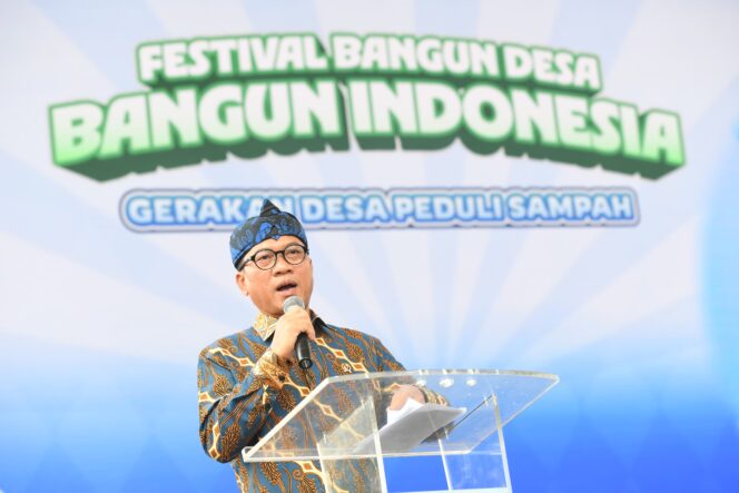 
					Menteri Desa dan Pembangunan Daerah Tertinggal (Mendes PDT) Yandri Susanto memimpin Deklarasi Gerakan Desa Peduli Sampah di Alun-alun Cikande, Serang, Jumat (16/5/2025). Deklarasi ini merupakan komitmen bersama untuk mewujudkan desa yang bersih, asri, dan sehat melalui pengelolaan sampah yang efektif. 
