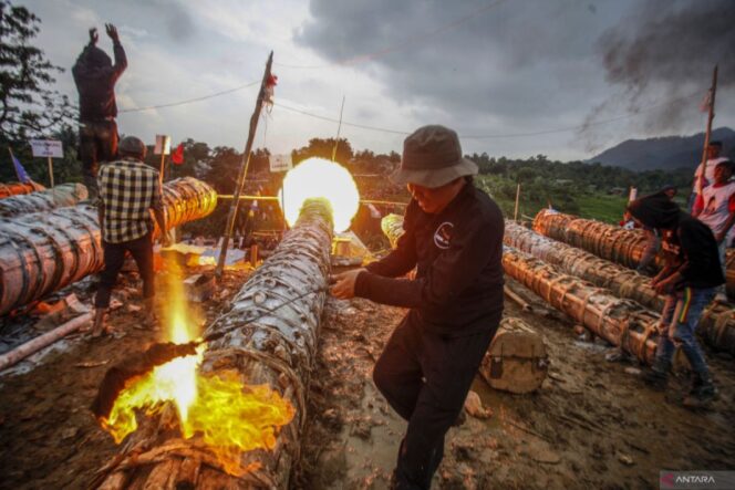 
					Kuluwung Bogor: Meriam Kayu Penggempur Lebaran yang Mendunia