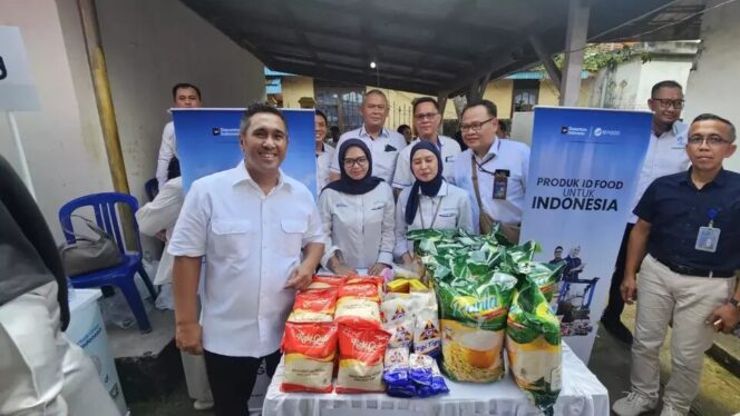 
					Direktur Utama ID Food Ghimoyo (kiri), saat menghadiri Peluncuran Koperasi Desa/Kelurahan Merah Putih Percontohan di Kelurahan Sukodadi, Palembang, Sumatra Selatan, Senin (16/6/2025).