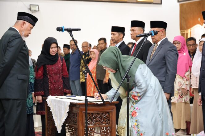 
					Pelantikan Pejabat Pemprov Sumbar: Enam Kepala OPD Baru