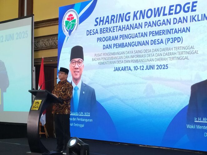 
					Menteri Desa dan Pembangunan Daerah Tertinggal (Mendes PDT), Yandri Susanto dalam acara Sharing Knowledge 'Desa Berketahanan Pangan dan Iklim' di Golden Boutique Hotel, Jakarta, pada Selasa (10/6/2025) malam (Image courtesy : RRI)