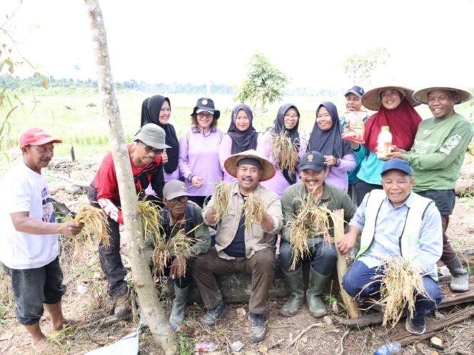 
					Panen Perdana di Mulawarman: Bupati Kukar Komitmen Majukan Pertanian