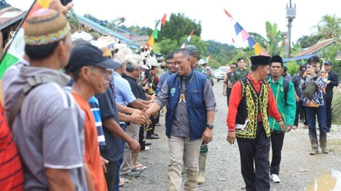 
					Bupati Bulungan Syarwani saat melakukan kunjungan ke desa-desa. Syarwani menyoroti 5 hal penting jelang Pilkades serentak di Bulungan tahun 2025 ini. (ISTIMEWA) 