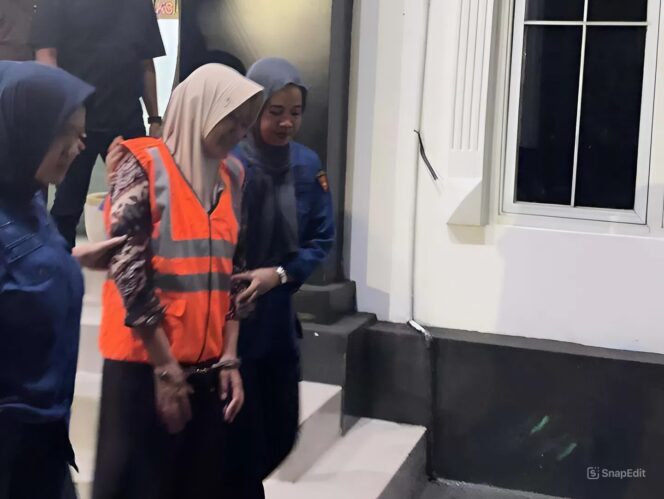 
					Sekdes Kertosari, Kecamatan Singorojo, PM ditetapkan sebagai tersangka kasus dugaan korupsi Dana Desa oleh Kejaksaan Negeri Kendal. (Foto: Kejaksaan Negeri Kendal)