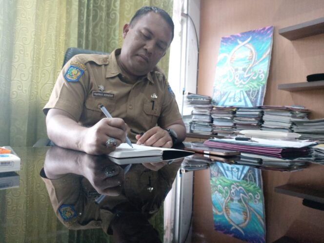 
					Kepala Dinas Pemberdayaan Masyarakat dan Desa (PMD) Bengkulu Utara, Rahmat Hidayat, S.STP, M.Si., menjelaskan pentingnya pembentukan Koperasi Merah Putih sebagai syarat pencairan Dana Desa.