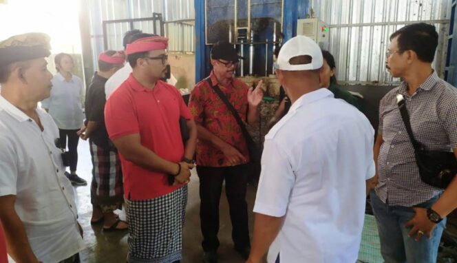 
					Aparat desa dan adat di Kecamatan Kerambitan saat lakukan penjajakan ke kantor Eco Bali di Jalan Padonan, Tibubeneng, Kabupaten Badung, pada Kamis (12/6). -IST