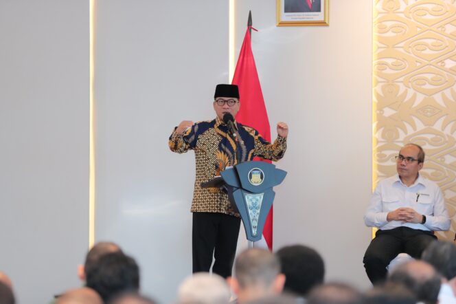 
					Menteri Desa dan Pembangunan Daerah Tertinggal, Yandri Susanto, saat memberikan arahan dalam Peluncuran dan Monitoring Pembentukan Koperasi Desa/Kelurahan Merah Putih se-Provinsi Papua.
