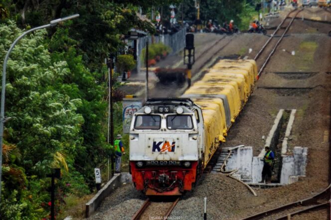 
					KAI Daop 5 Purwokerto Pimpin Distribusi Semen Nasional, Efisien!