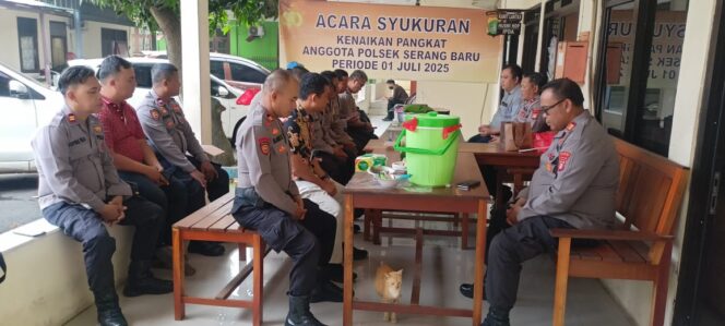 
					Anggota Polsek Serang Baru Naik Pangkat: Syukuran Penuh Haru