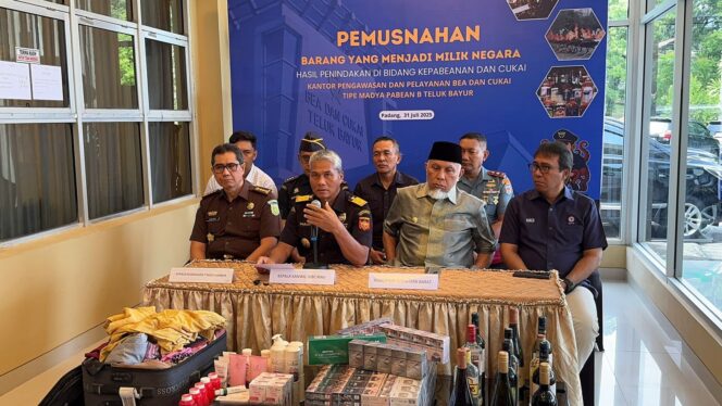 
					Gubernur Sumbar Tegas Sikat Peredaran Barang Ilegal!