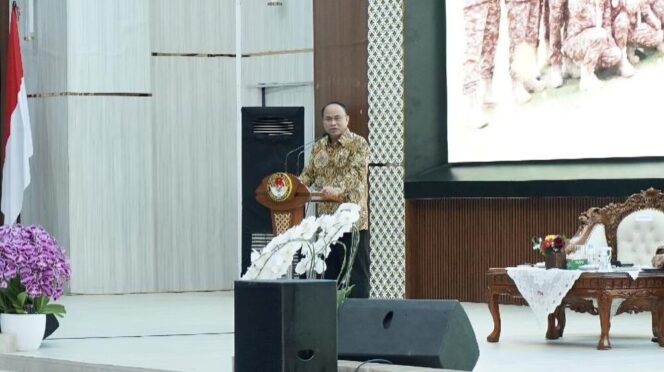 
					Menteri Koperasi Budi Arie Setiadi, saat memaparkan materi dalam Retret Kepala Daerah dan Wakil Kepala Daerah Gelombang Kedua Tahun 2025 di Kampus Institut Pemerintahan Dalam Negeri (IPDN) Jatinangor, Kabupaten Sumedang, Jawa Barat, Rabu, 25 Juni 2025. (Image courtesy: TEMPO))