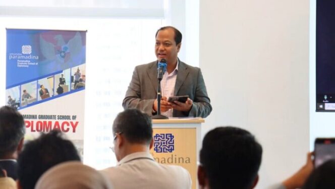 
					Ahmad Khoirul Umam, Ph.D., Prabowo Sukses Turunkan Bea Masuk AS: Bukti Diplomasi Ekonomi Indonesia Tangguh, Rabu (16/07/2025) di Jakarta. (Foto: Arif Haryadi) 