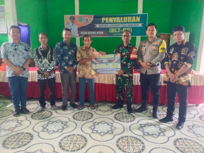 
					Penyaluran BLT DD Triwulan III/2025 Desa Arung Ayam, (10/7) Image Courtesy Fandi.