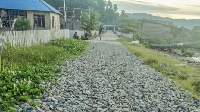 
					Warga Indari Tagih Janji Kontraktor Proyek Jalan Lapen!