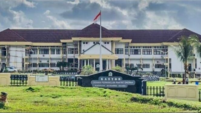 
					Gagal Lagi! Rapat Paripurna DPRD Halmahera Selatan Mandek, Pembentukan Pansus DOB Terancam