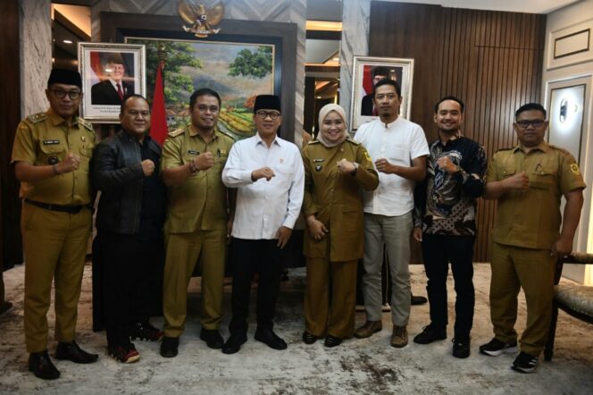 
					Mendes Yandri Minta Hentikan Proses Lelang Tanah di Desa Sukaharja dan Sukamulya